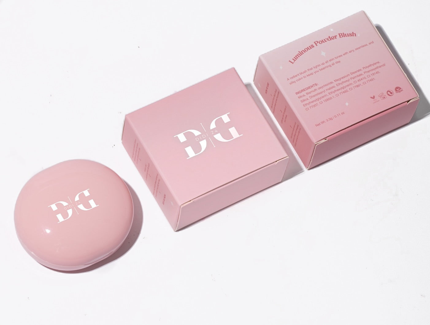 SILK DIAMOND HIGHLIGHTER de DIDI 24 BEAUTY: Iluminador en polvo con una textura suave y sedosa que aporta un brillo luminoso y radiante al rostro. Fórmula de larga duración, ideal para un acabado sofisticado y natural