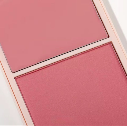 DUO BLUSH de DIDI 24 BEAUTY: Colorete en crema y polvo con dos tonos complementarios para un acabado natural y saludable. Fórmula suave y fácil de aplicar, ideal para dar color y frescura a las mejillas